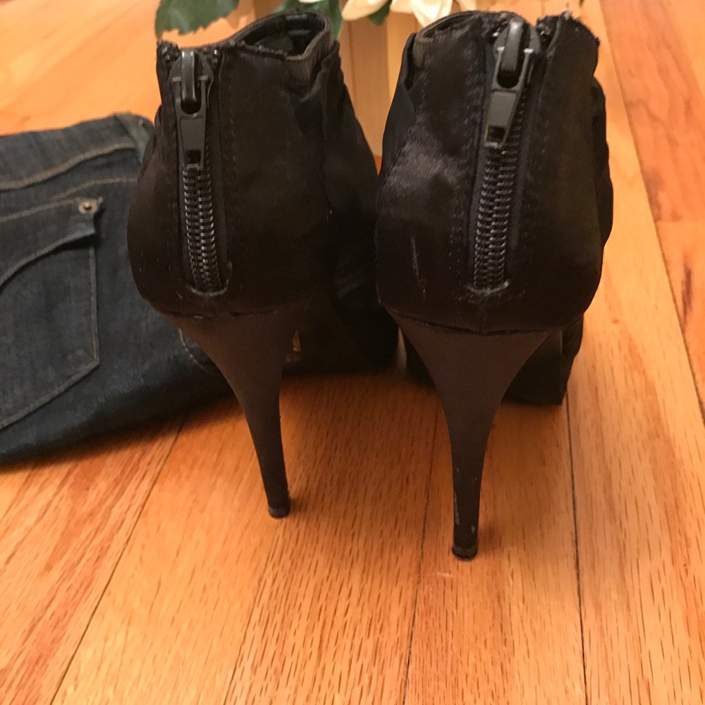 🖤🔥🔥CHINESE LAUNDRY<< Hide & Seek Peep Booties - Picture 6 of 8